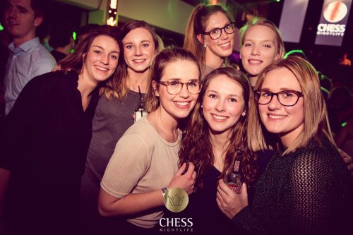 chess-nightlife-02-500x333
